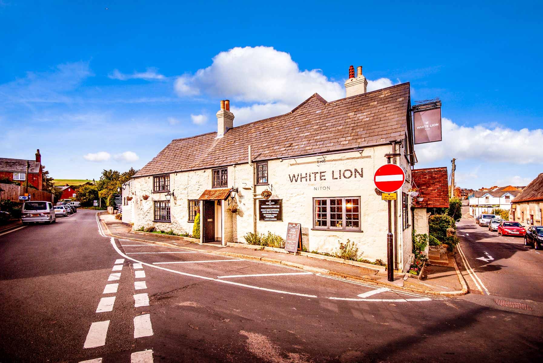 White Lion, Niton